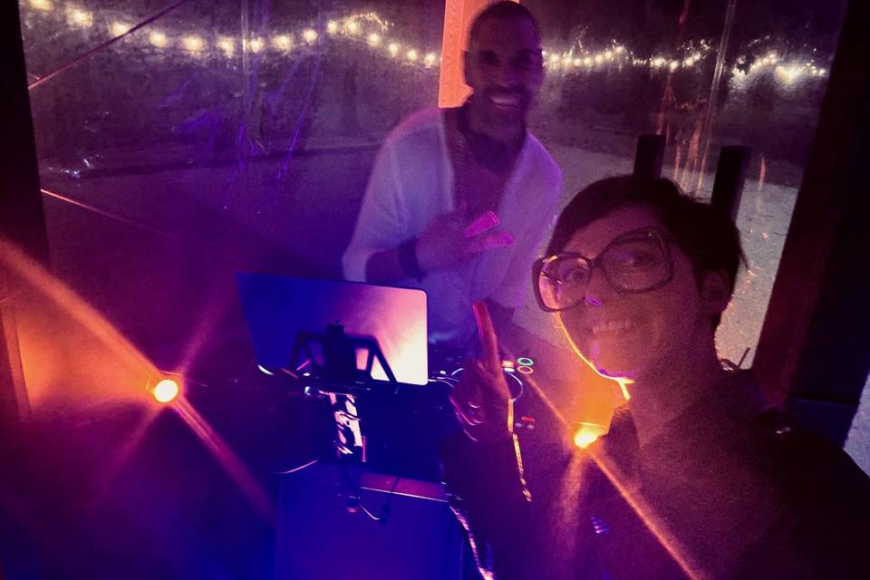 Place à la soirée, DJ !