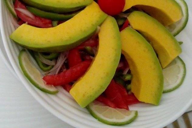 Assiette salade d'avocat