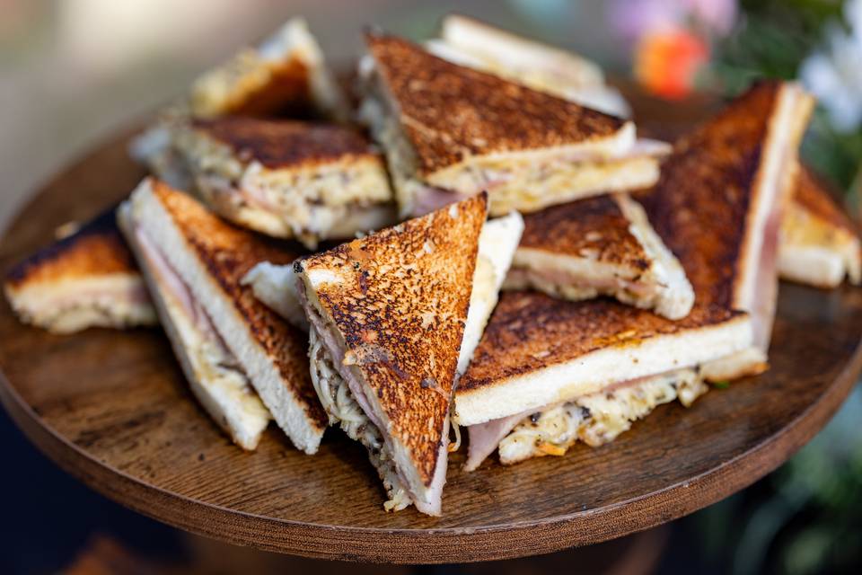 Sandwichs club grillés triangulaires