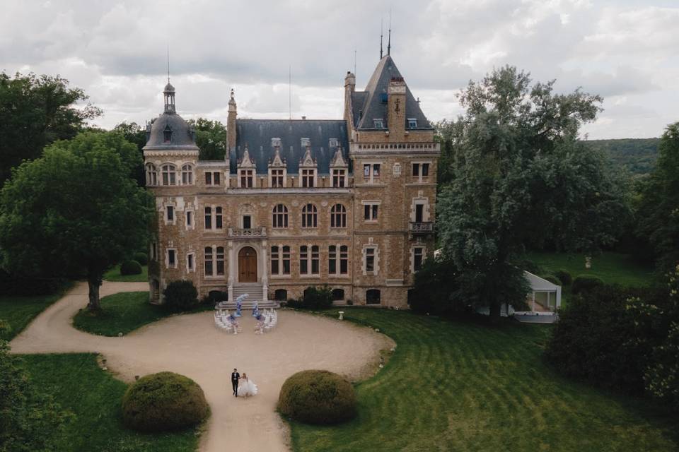 Cérémonie à l'avant du château