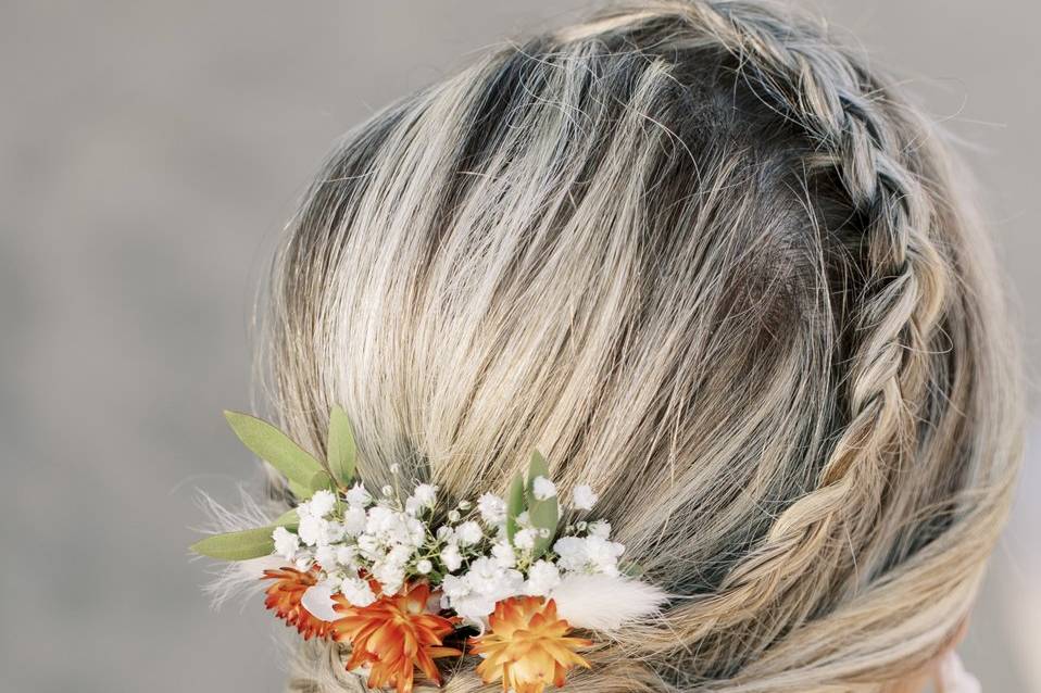 Fleurs dans les cheveux