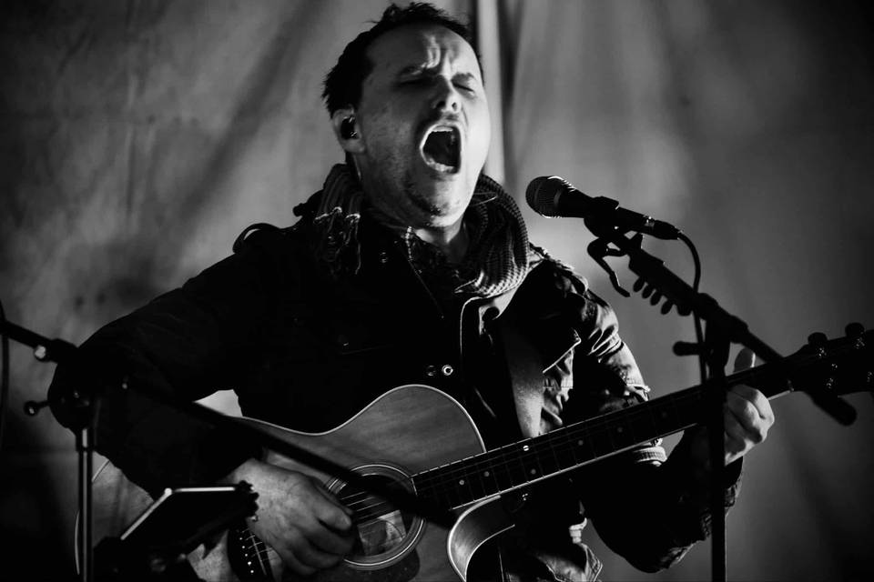 Jérôme notre guitariste/chante