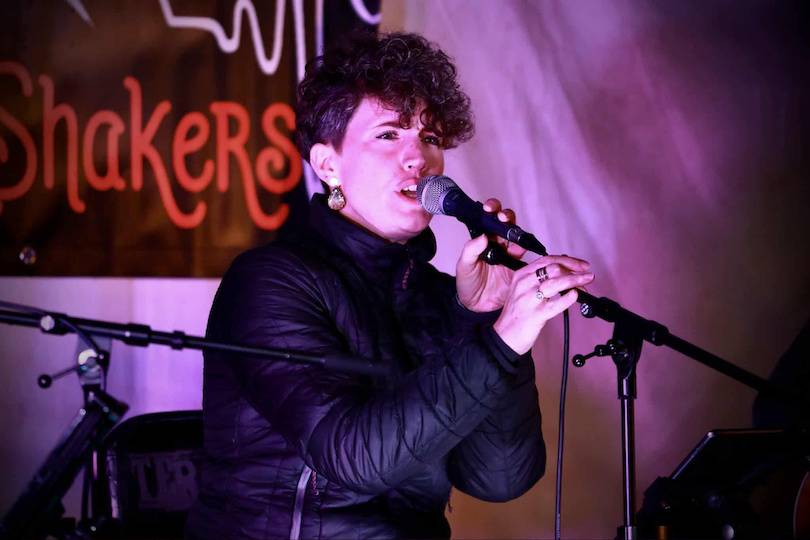 Julie notre chanteuse