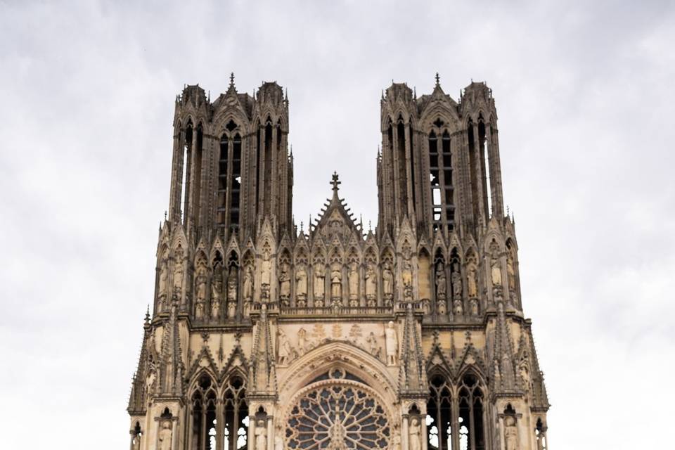 Rencontre devant la cathédrale