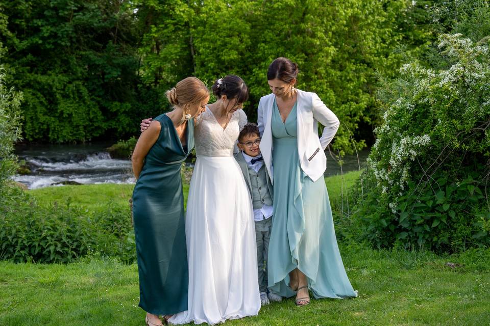 La mariée et ses soeurs