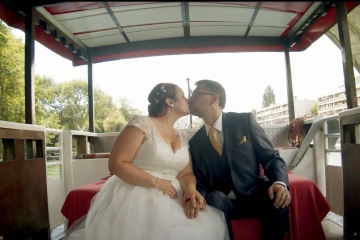 Mariés sur un bateau