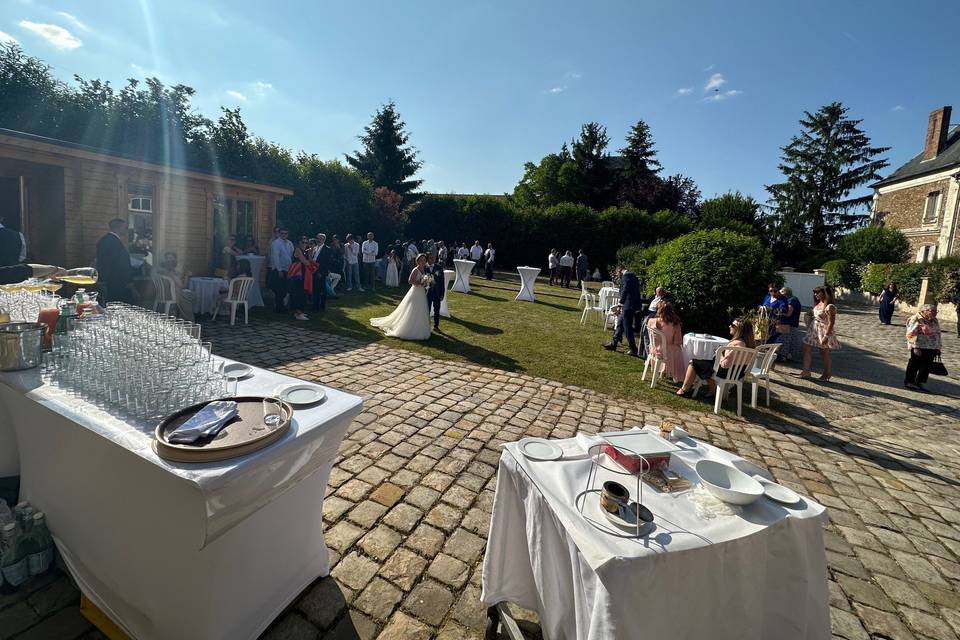 Vin d'honneur cours pavé