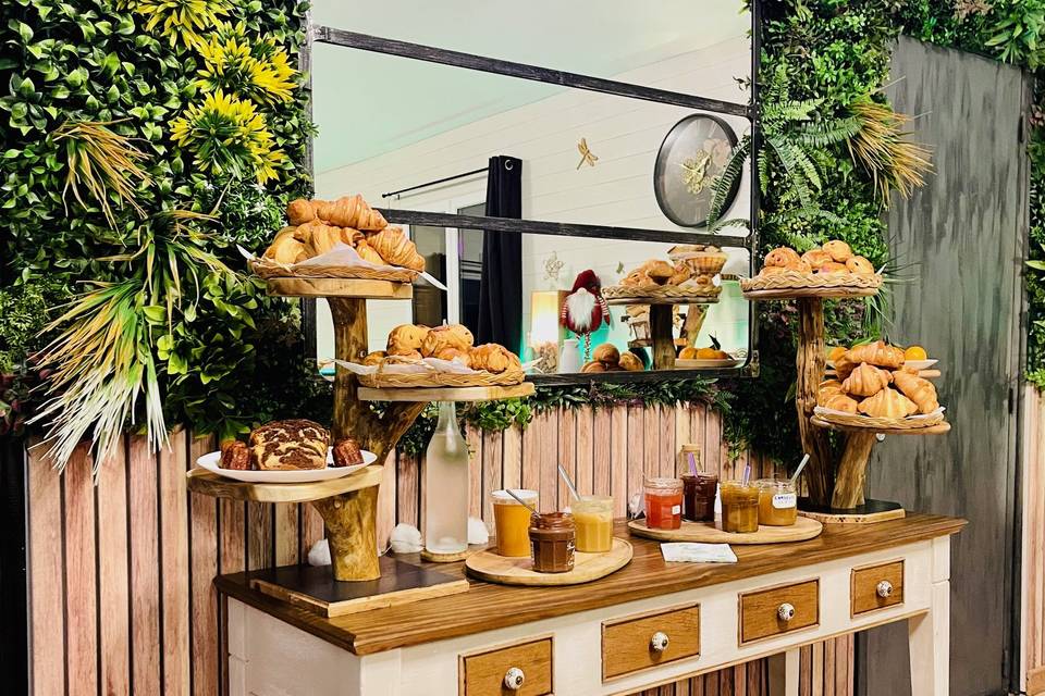 Petit déjeuner en salle