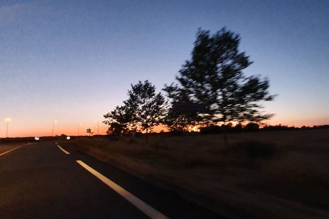 Levé de soleil on the road