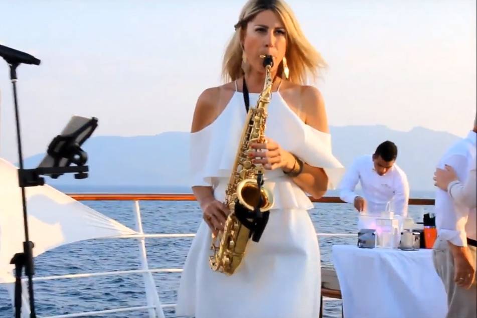 DJ VAR chanteuse saxophoniste