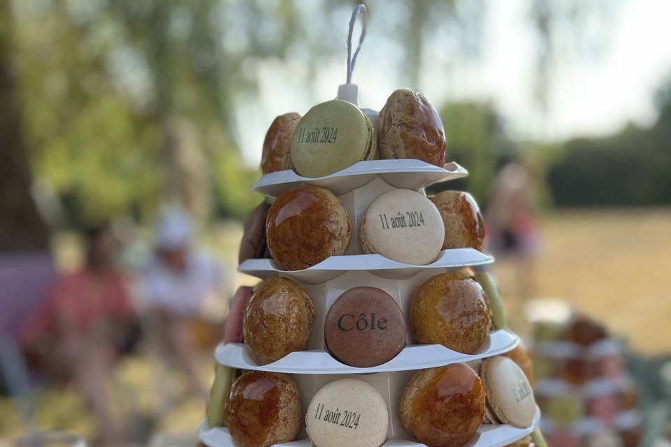 Pyramide choux et macarons