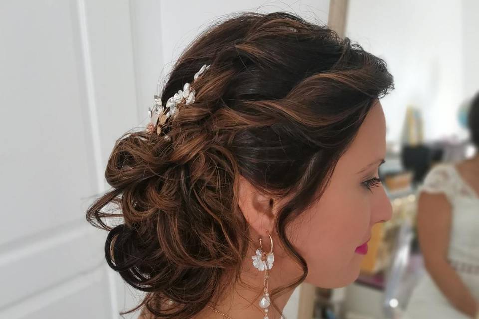 Chignon déporté romantique