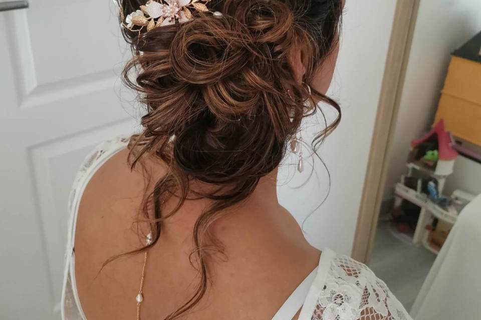 Chignon déporté romantique