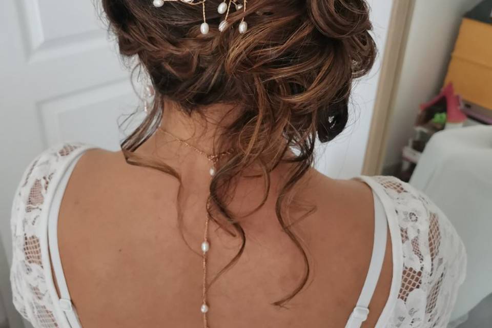 Chignon déporté romantique