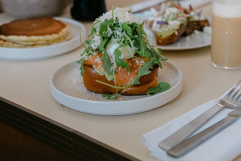 Brioche toast saumon avocat