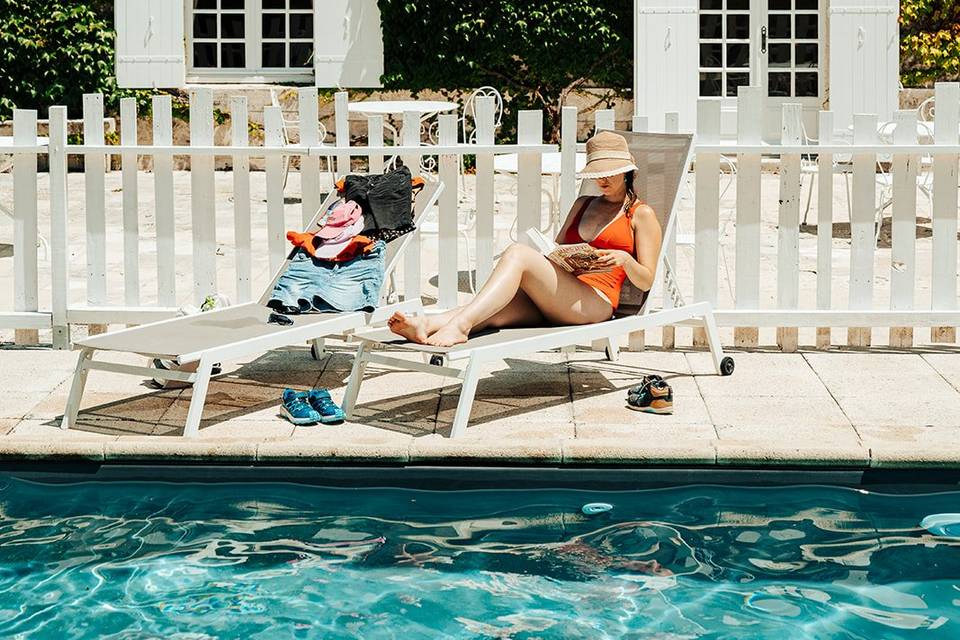 Au bord de la piscine