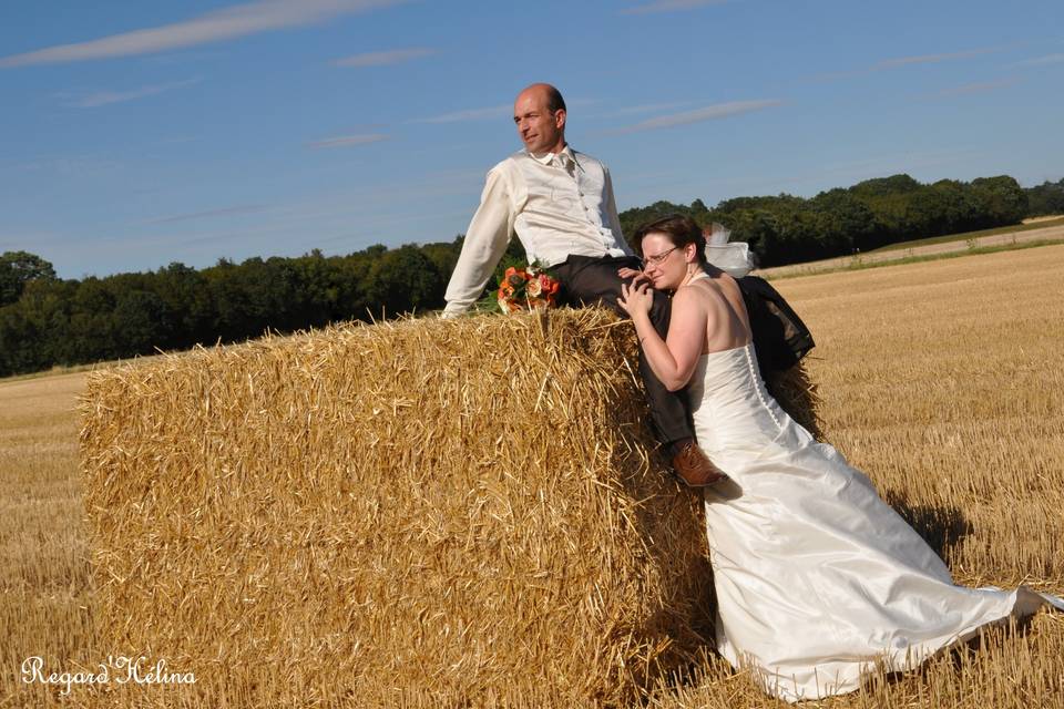 Séance couple à a campagne