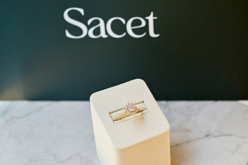Detail_Bague sur Boîte