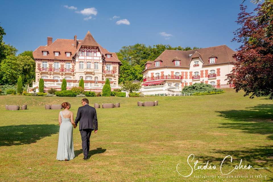 Mariés dans le parc