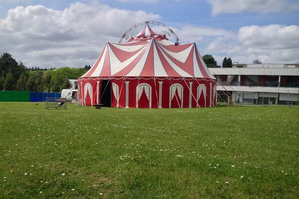 Location chapiteau de cirque - Kahut Palace - Liffré-Cormier Communauté