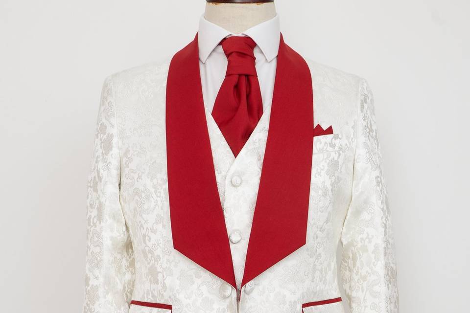 Costume blanc motif rouge