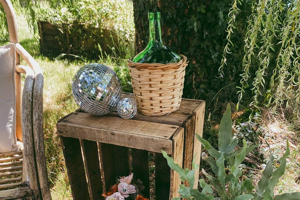 Caisses en bois, broc...