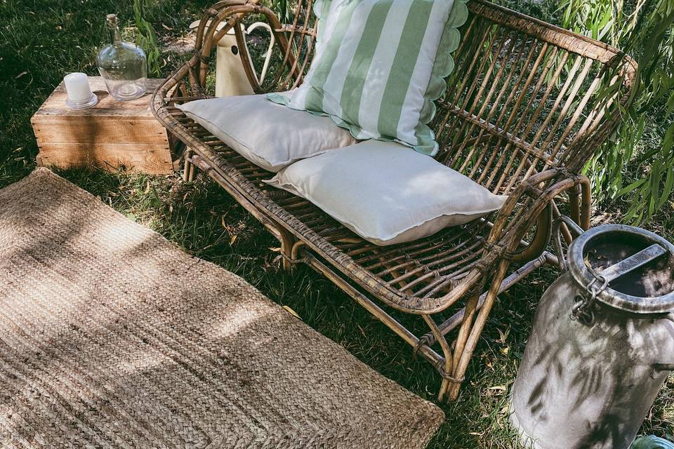 Canapé, pot à lait...