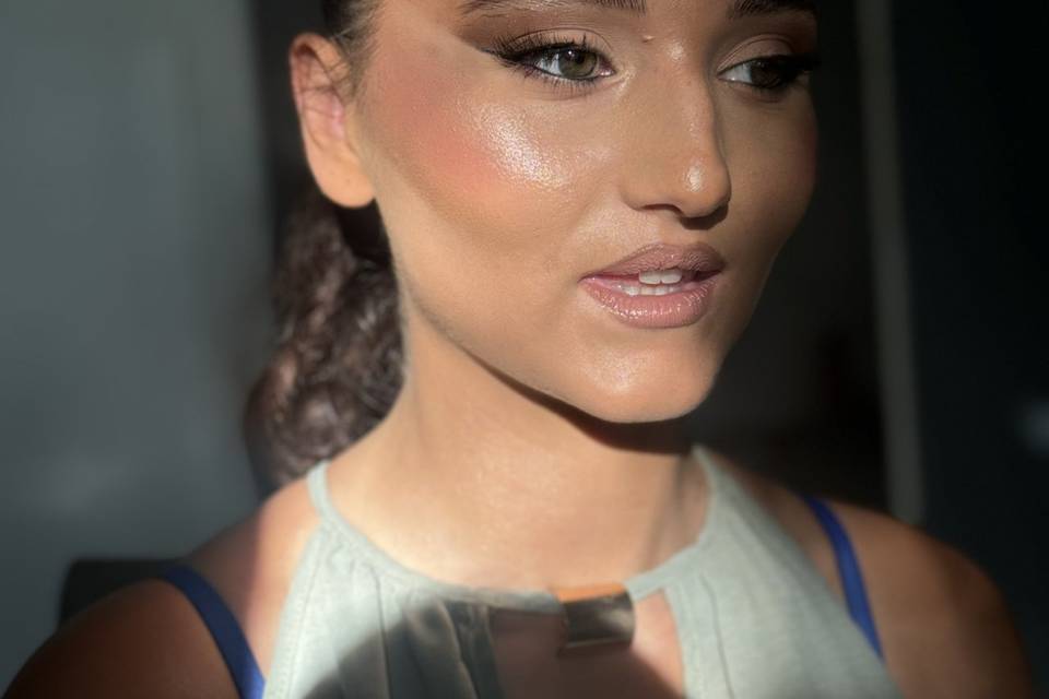 Full glam