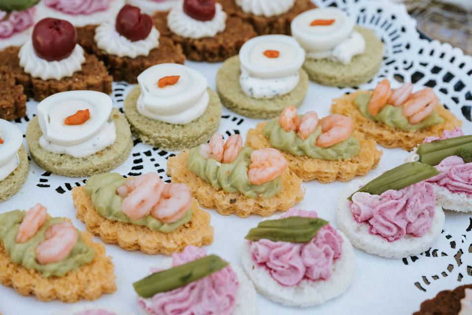 Assortiment_canapes_cremeux_fruits_mer