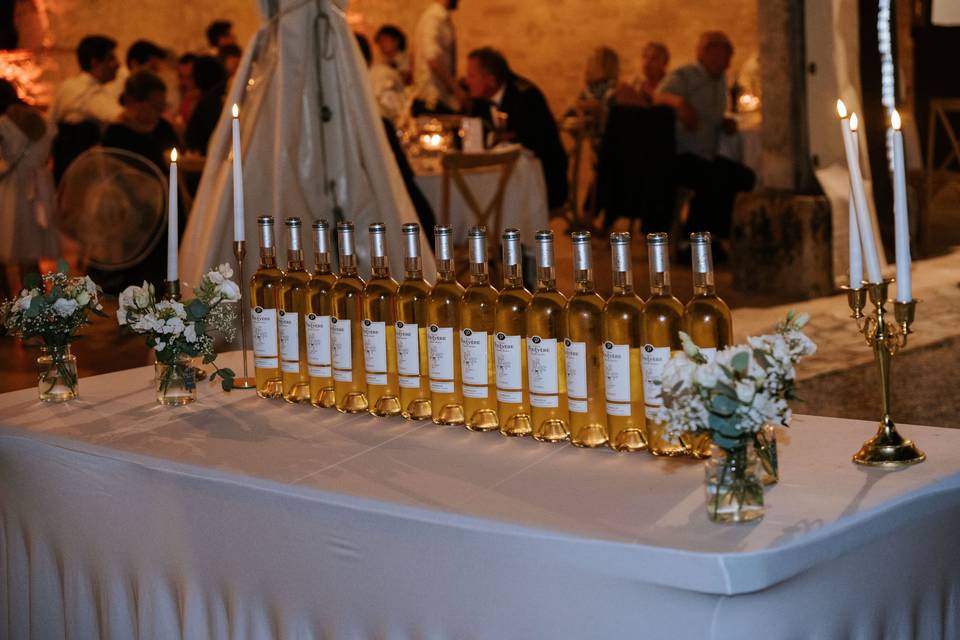 Bouteilles_vin_blanc_alignees