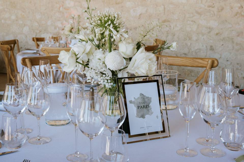 Centre_table_fleurs_blanches_cadres