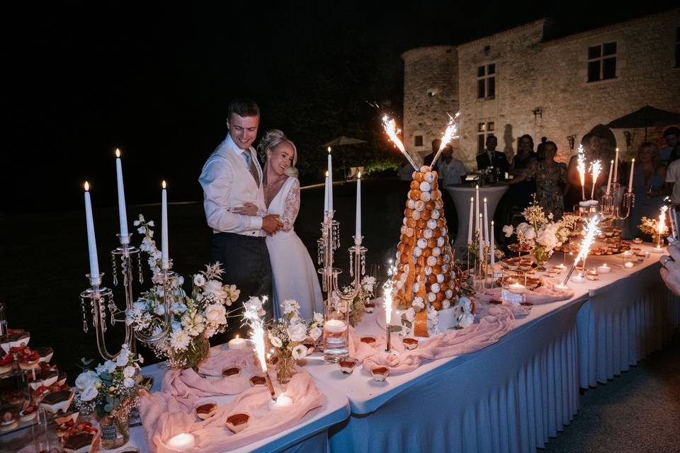 Couple_devant_table_desserts_festive