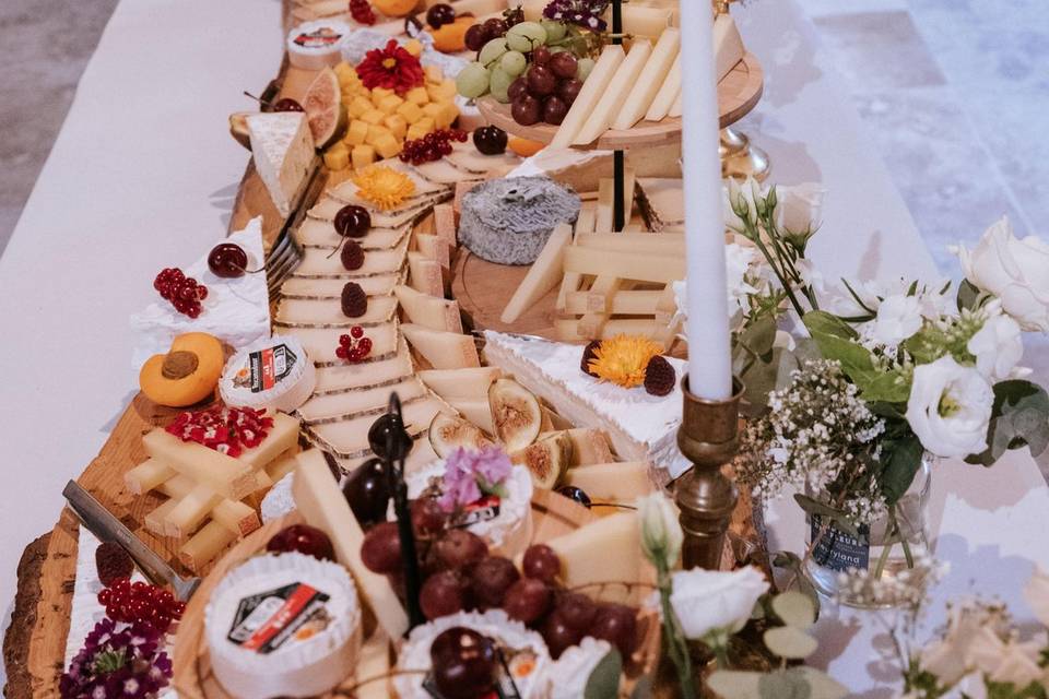 Plateau_fromages_et_fruits_chandeliers