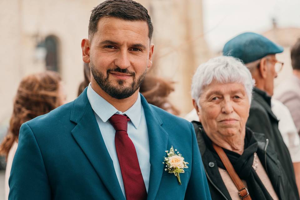 Le marié accompagné