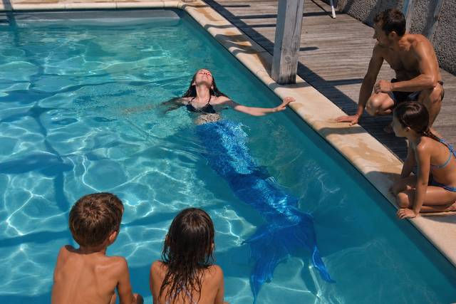 Sirène en piscine