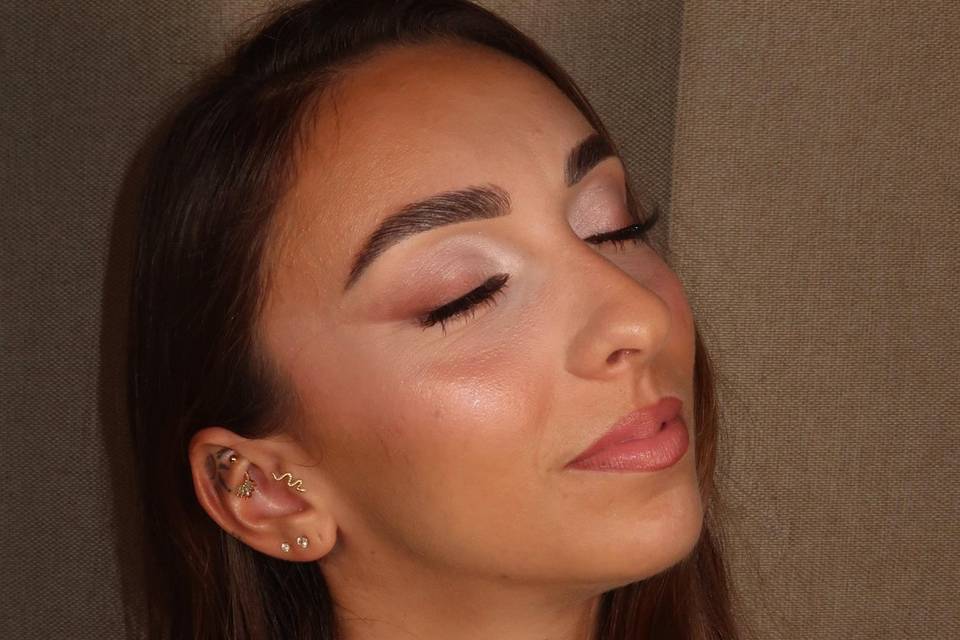 Maquillage invitée soft glam