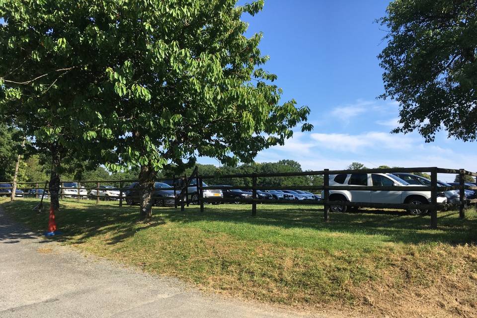 Parking en herbe (100 places)