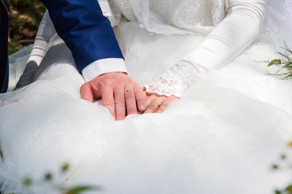 Les mains des mariés
