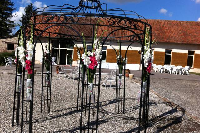 Pergola à côté de la terrasse