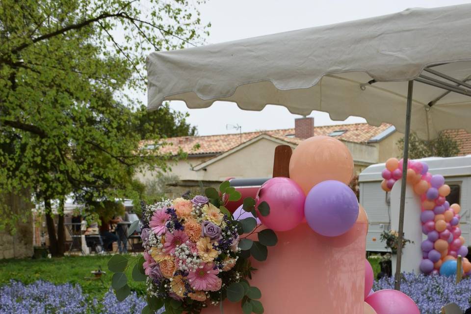 Chevalet fleurs et ballons