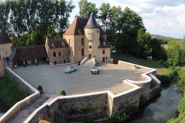 Le château et les douves