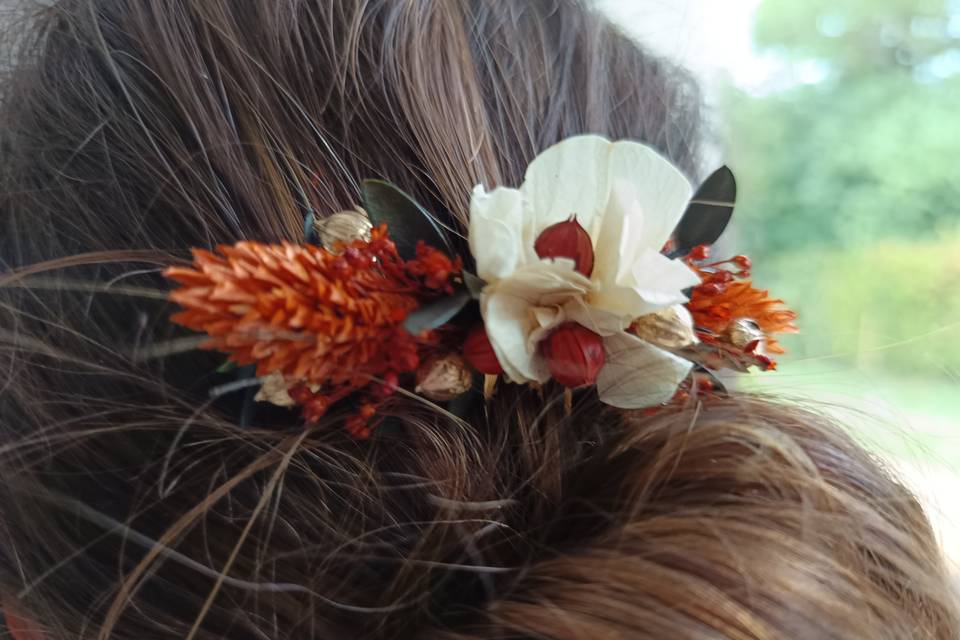 Peigne fleuri
