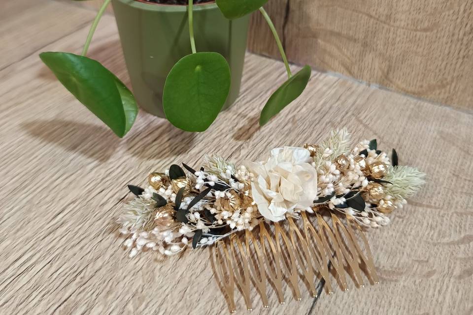 Peigne fleuri