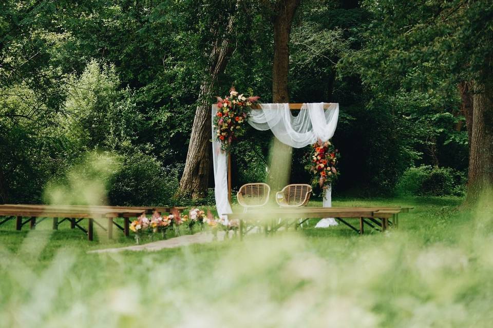 Cérémonie sous les arbres