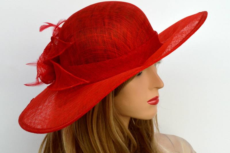 Chapeau cérémonie rouge