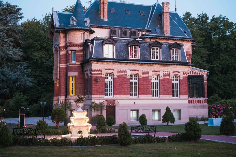Le Château en soirée