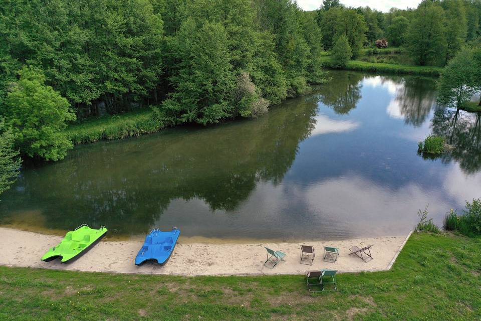 Etang avec ses pédalos