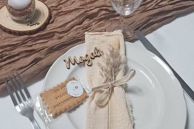 Prénoms en bois pour invités