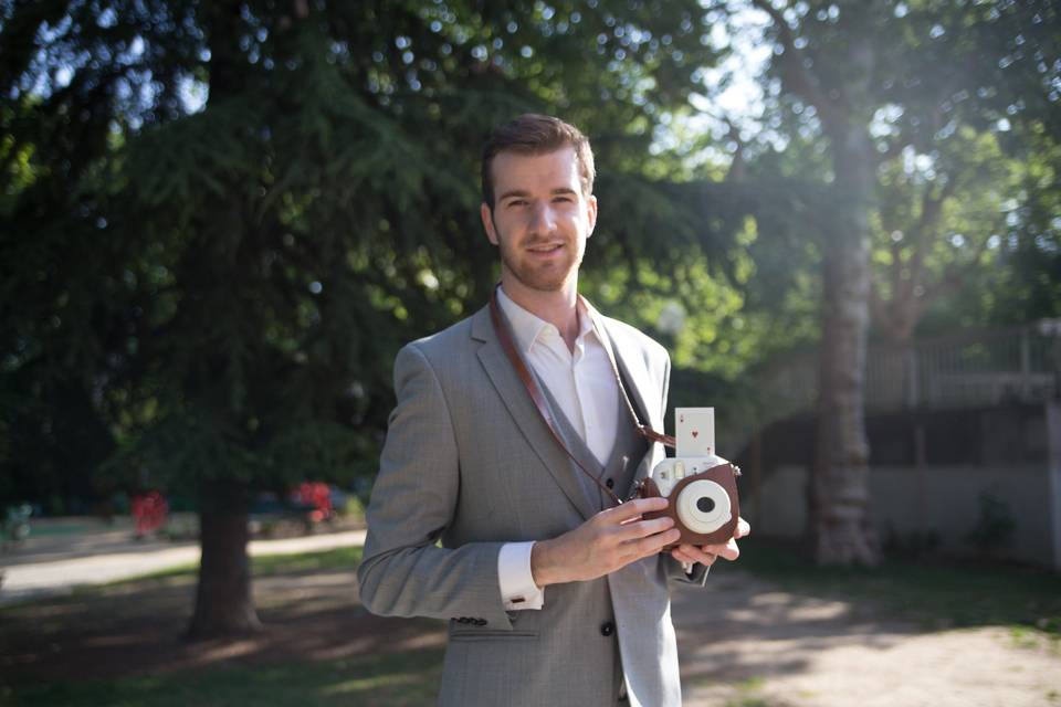 Ugo avec un H - Magicien polaroïd