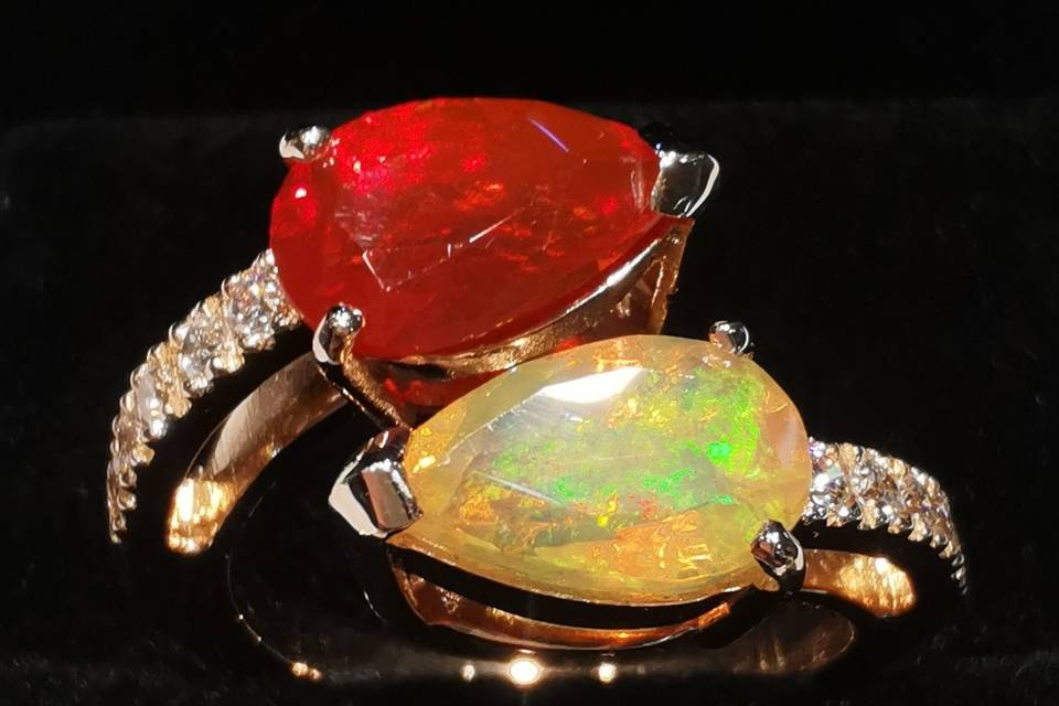Bague or rouge et opales
